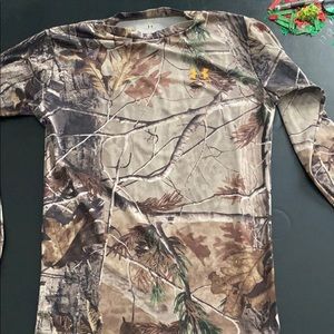 Men’s compression camo long sleeve shirt.